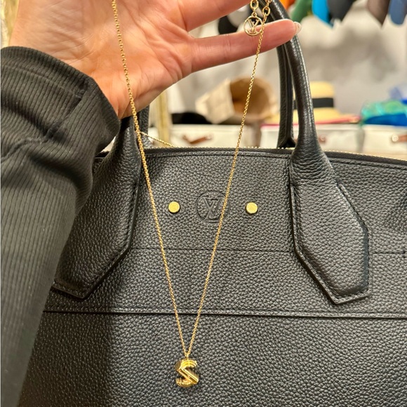 LV S pendant and chain - Picture 2 of 2